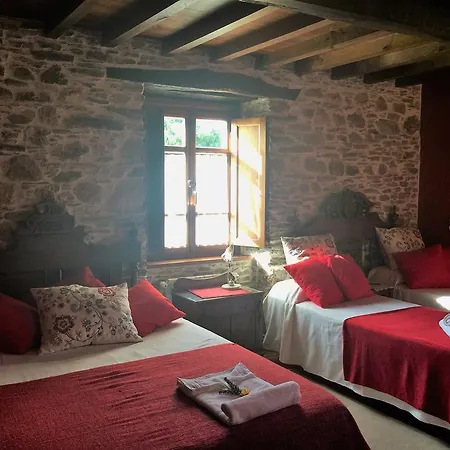 Os Tres Teixos Country house *